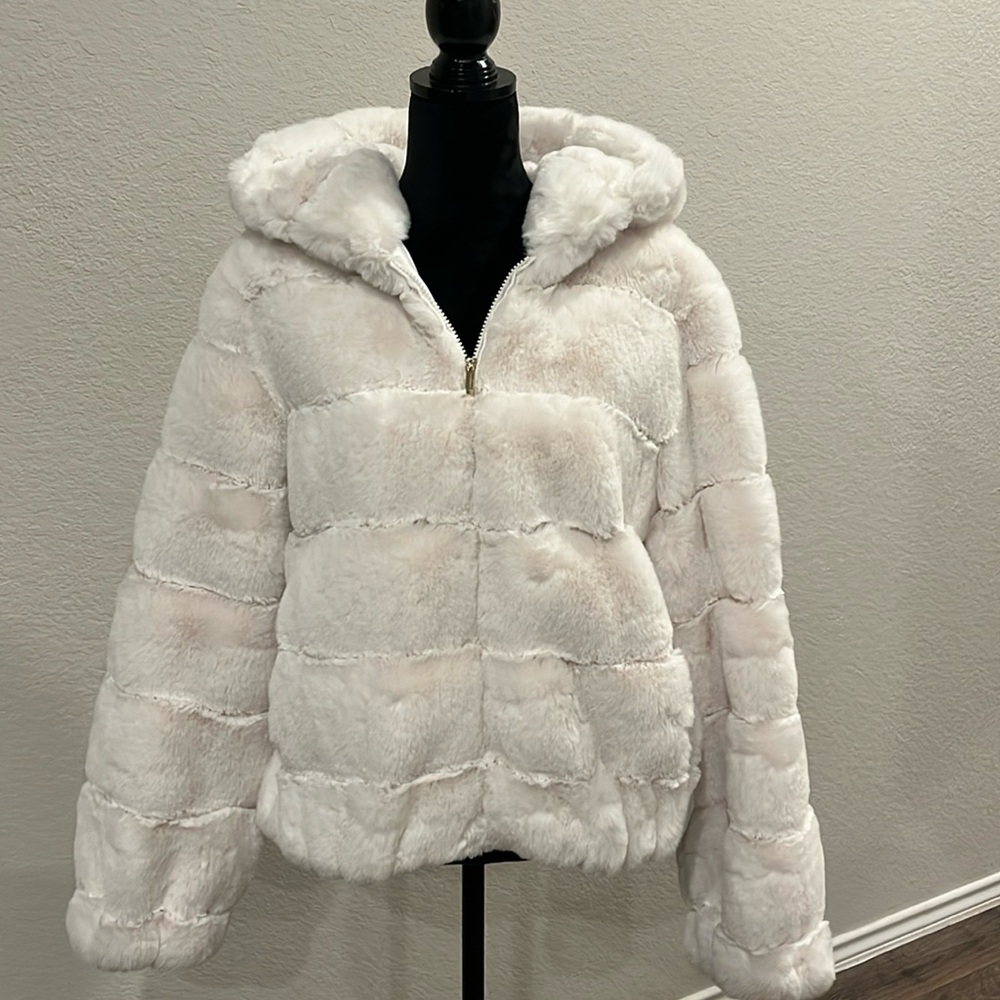 BCBGMAXAZRIA Beautiful Faux Fur Hooded Jacket